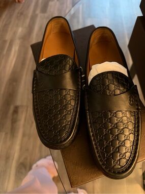 Gucci women Black Leather Signature GG Penny Loafers size 37 brand new